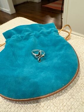 RETIRED - Size 7 James Avery Cross Ring